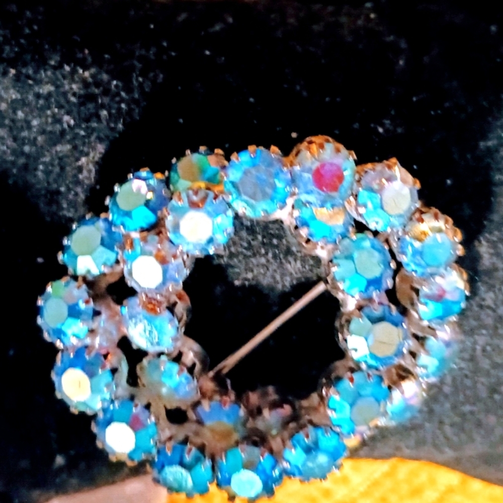 Vintage Rhinestone design flower Pattern Brooch